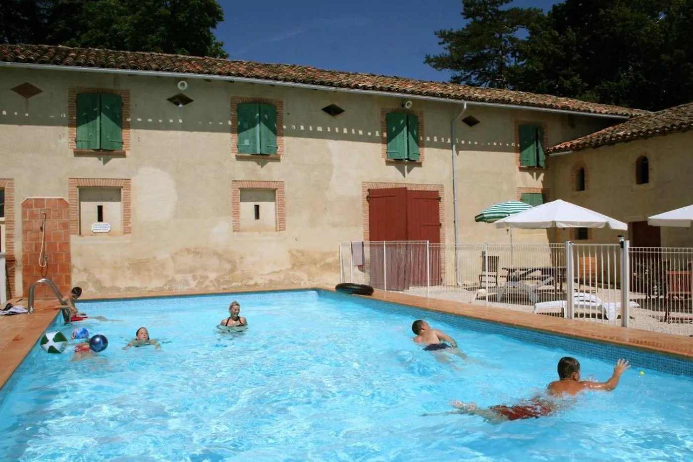 La Colonie St Joseph - Gites Pour 4 De Charme Labastide-Saves 0*,  France